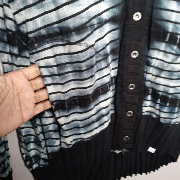 Slone Rouge Black and White Tie Die Button Front Cardigan - Picture 4 of 6